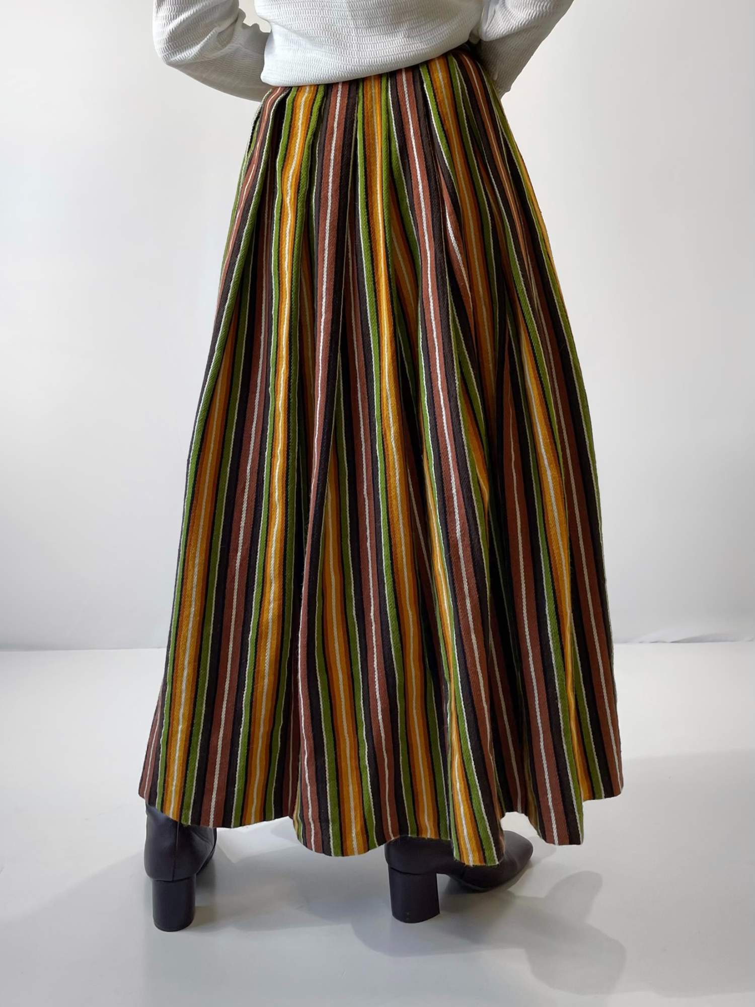 売れ筋ランキングも NOWOS 超大特価 チュール刺繍フレアスカート