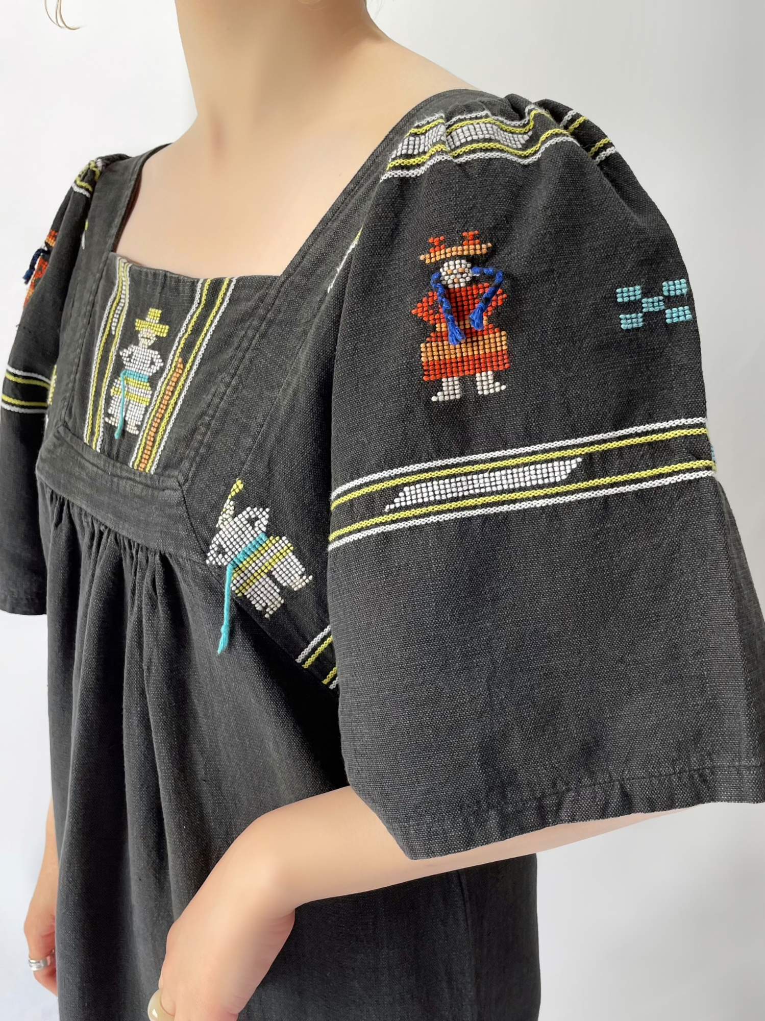 グァテマラ 民族衣装 ウィピル ポンチョ ハンドメイド 刺繍 手刺繍 希少-