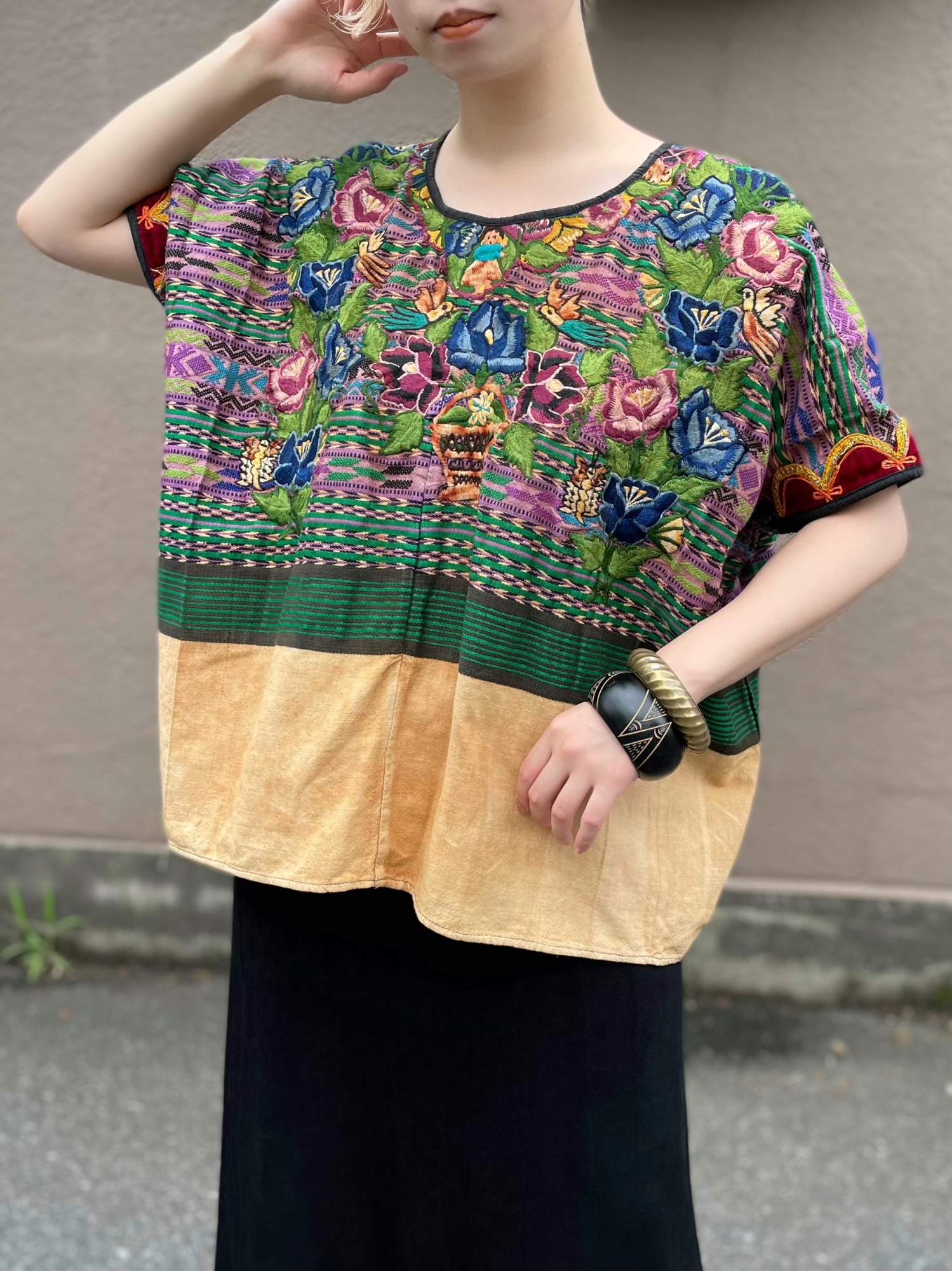 総刺繍のポンチョ グァテマラ 民族衣裳 - ポンチョ