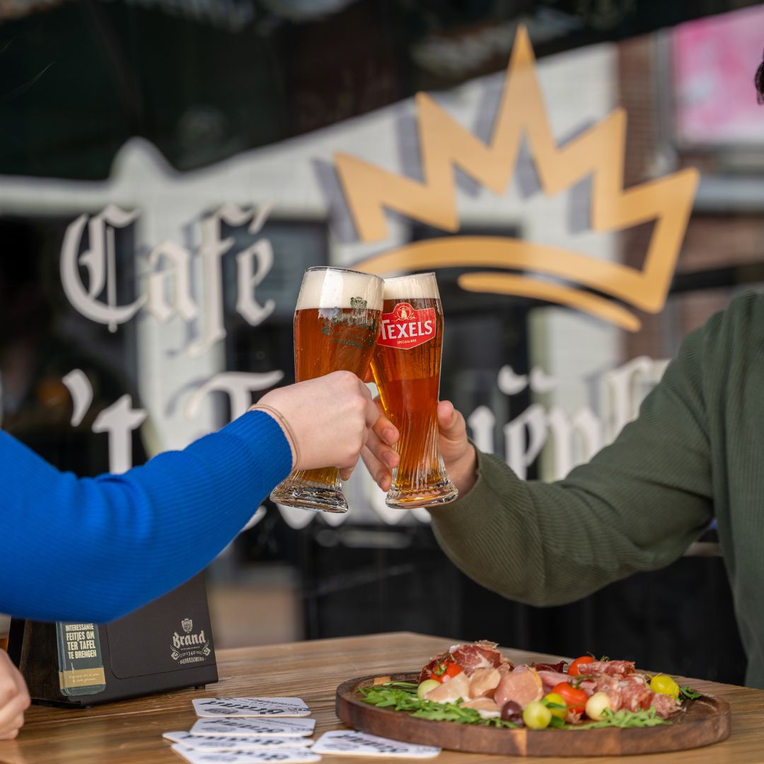 Borrel op het terras van Café 't Kruuënke