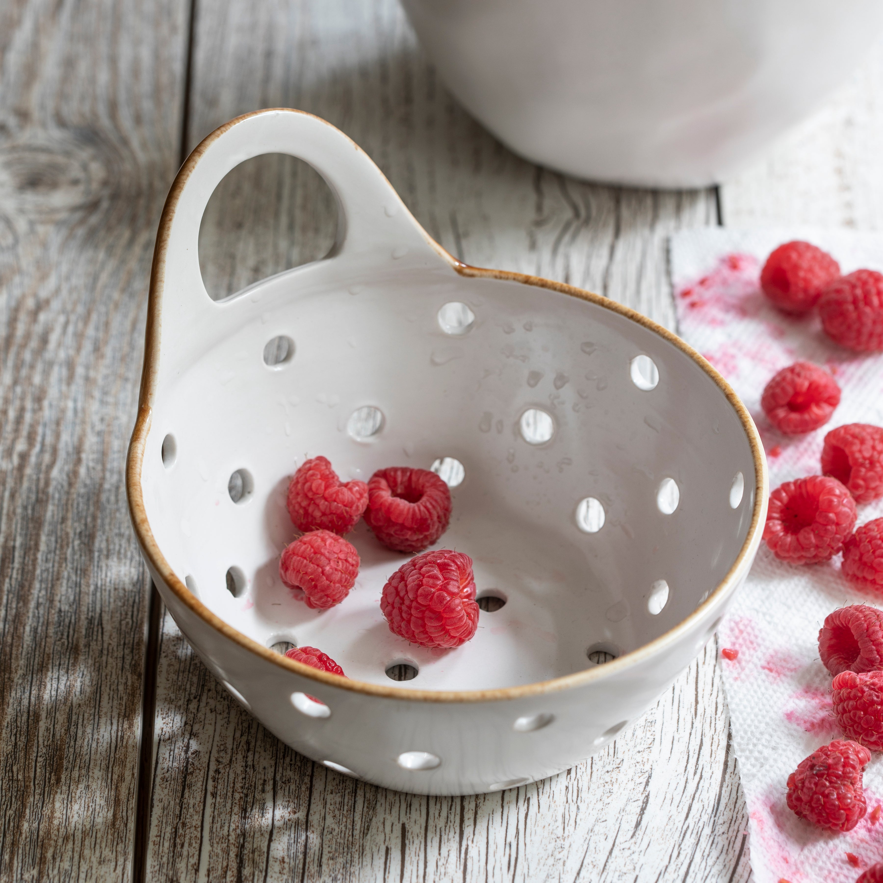 Image of Yara Stoneware Colander Basket with Handle