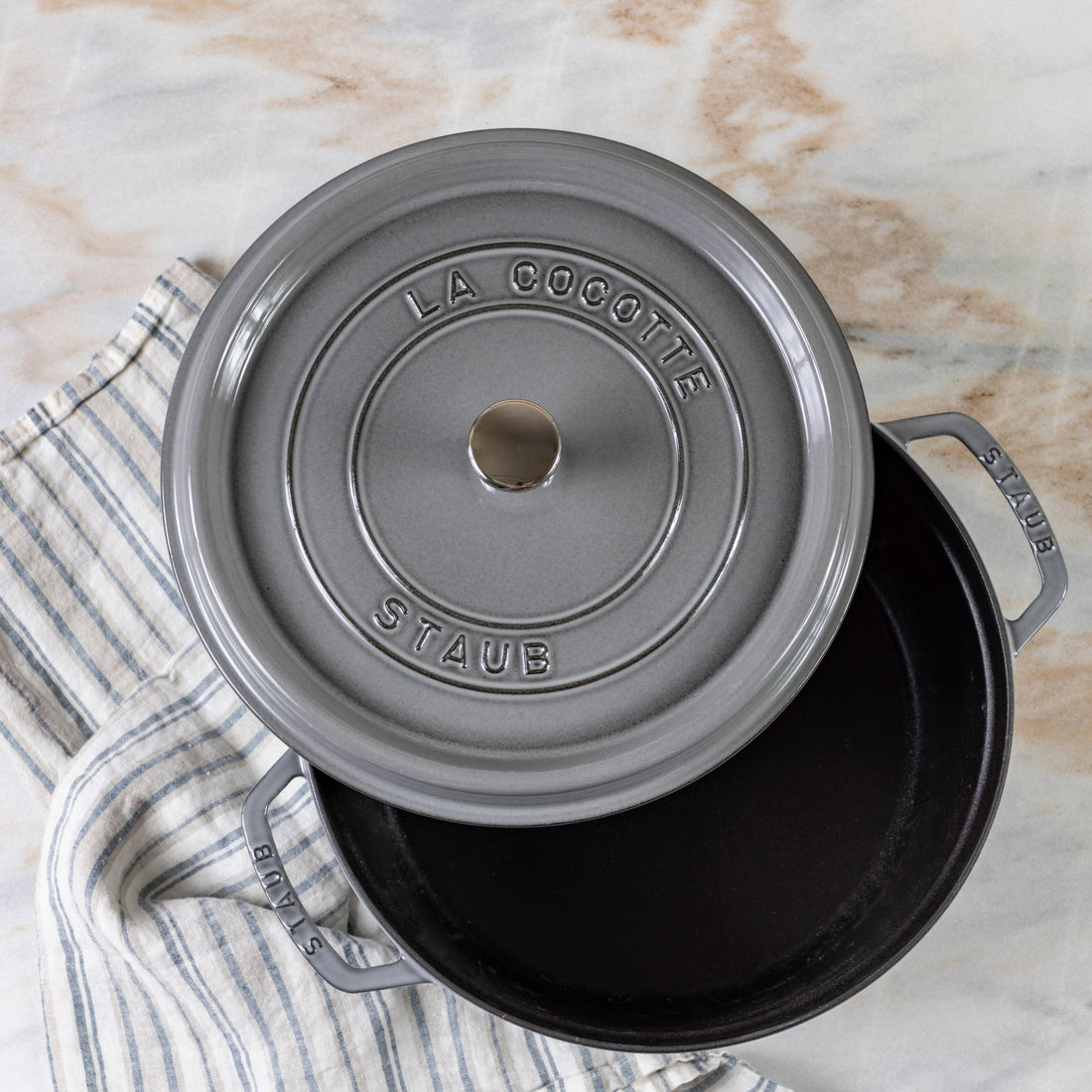 Staub - Cast Iron 7-qt Oval Cocotte - Graphite Grey