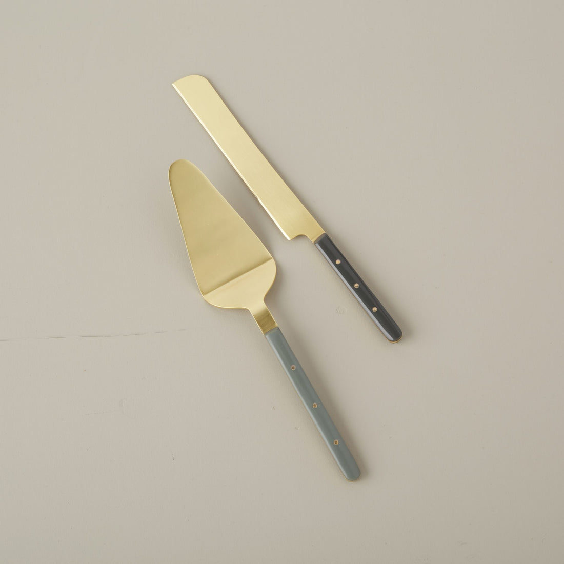 White & Gold Cake Lift & Knife Set – The Store at MAD