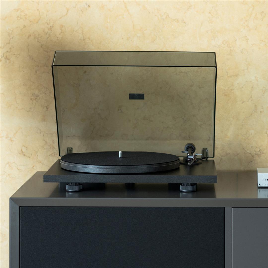 Pro-Ject Primary E Phono Black Turntable with Ortofon OM Cartridge |  Yorkshire AV