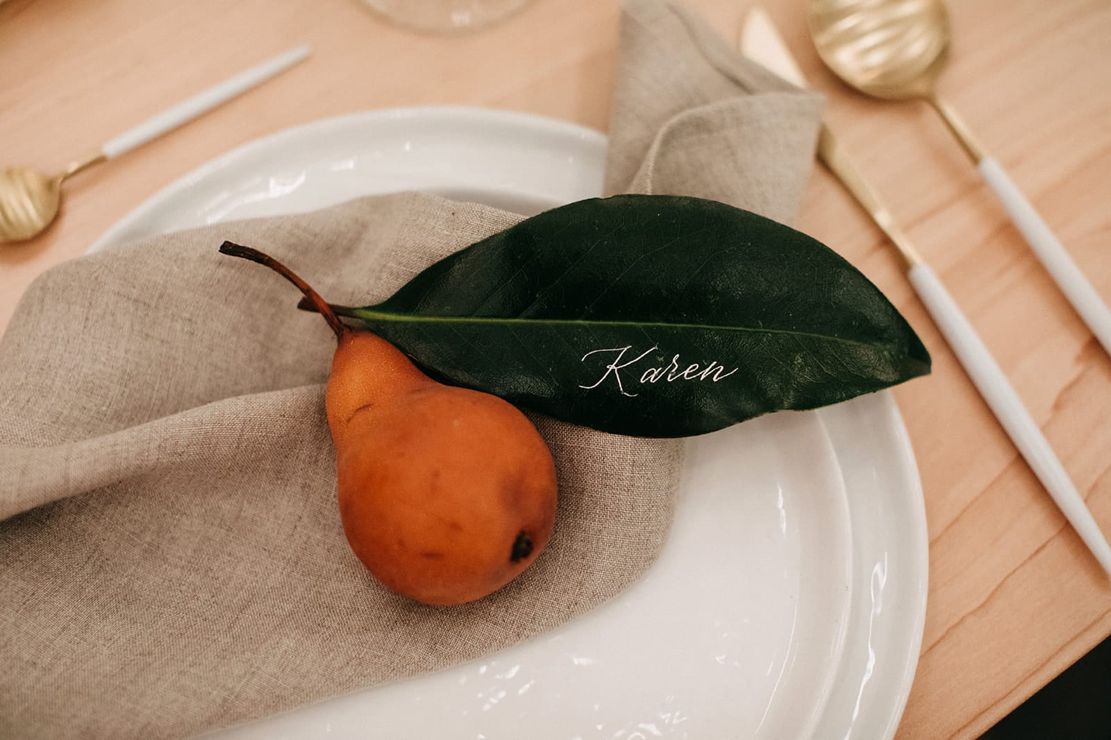 Thanksgiving table with linen napkin and personalized name note