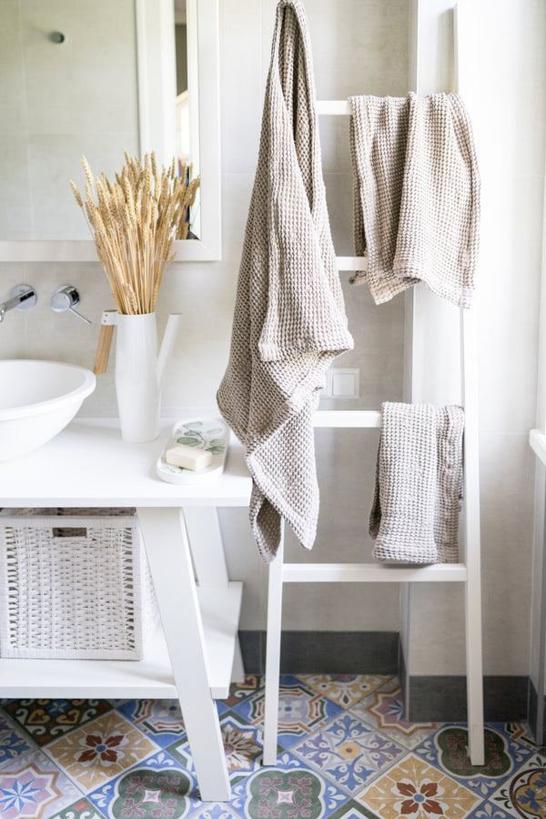 Linen Bath Towel Set. Soft Waffle Linen Towels For Face, Hands and Bat –  Isole Linen