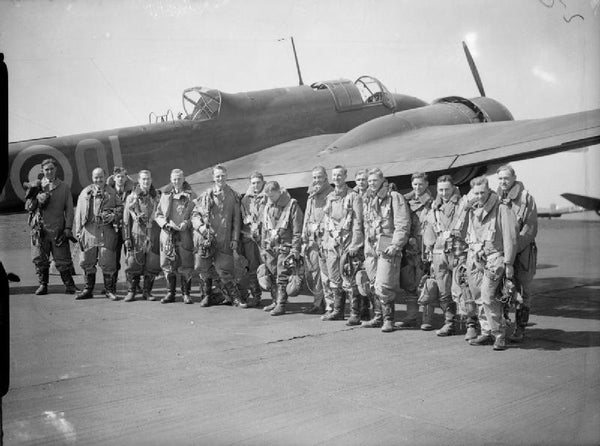 83 Squadron aircrew in front of a Handley Page Hampden at RAF Scampton