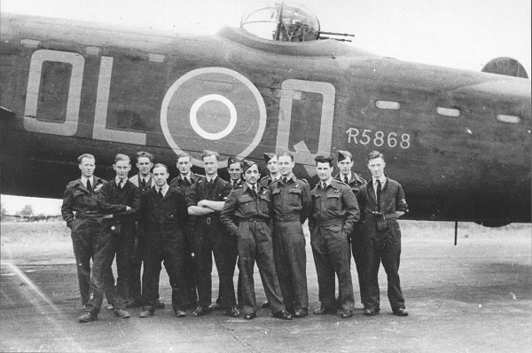 83 Squadron aircrew in front of their Lancaster R5868