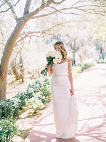 Bride prepares for the first look.