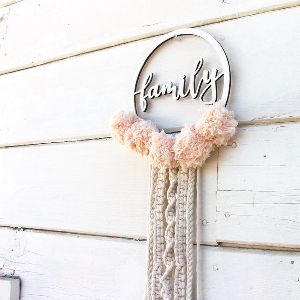 Featured image of post Personalised Macrame Wall Hanging / Clife macrame wall hanging feather boho chic woven leaf tassels decoration cotton.
