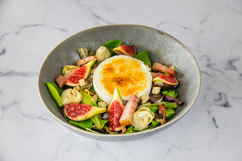 Ensalada de queso de cabra y vinagre de trufa blanca