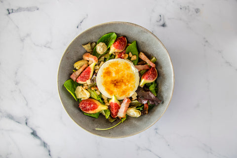 Ensalada de queso de cabra y vinagre de trufa blanca