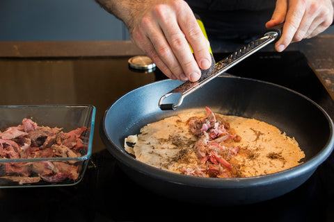 Crepe con confit de pato y trufa negra