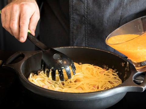 Pasta a la carbonara con trufa negra