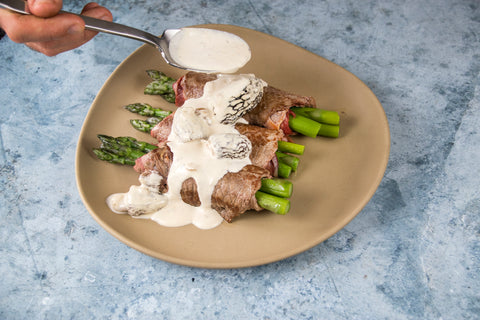 Poupietas de ternera con colmenillas a la crema