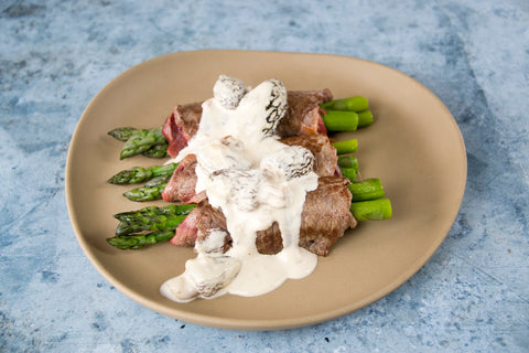 Poupietas de ternera con colmenillas a la crema