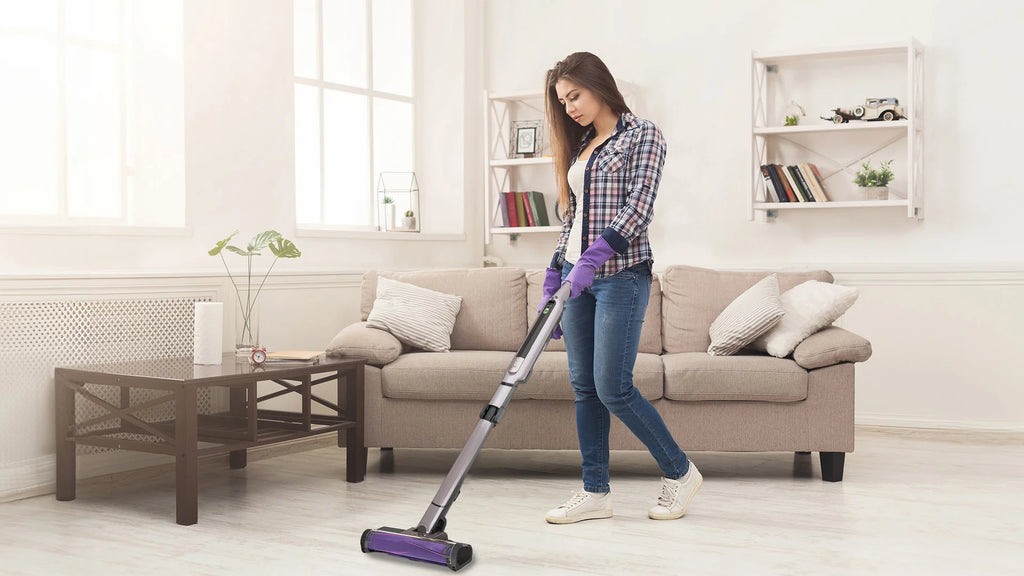 woman-cleaning-her-living-room-with-the-shark-evo-power-system-iq-plus-cordless-vacuum-cleaner-concepstore-iwd2024-article