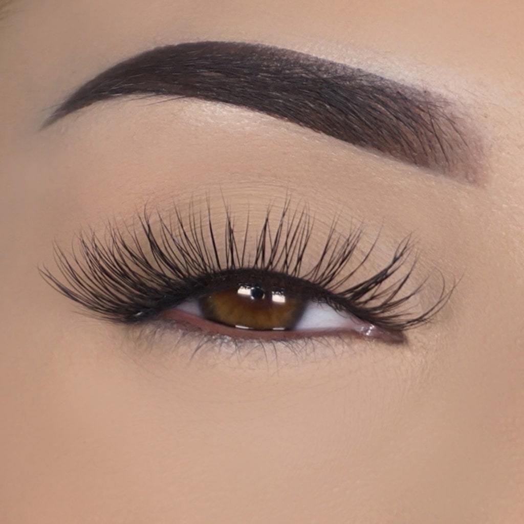 Lilly Lashes | Opulence on single eye crop