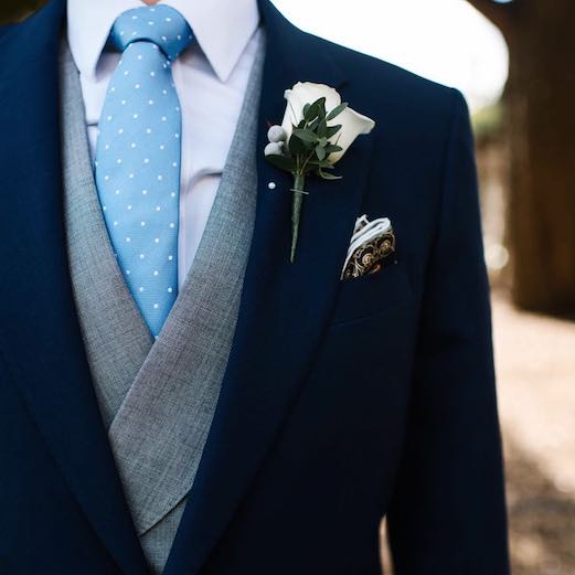 Should you wear a Boutonnière at a wedding