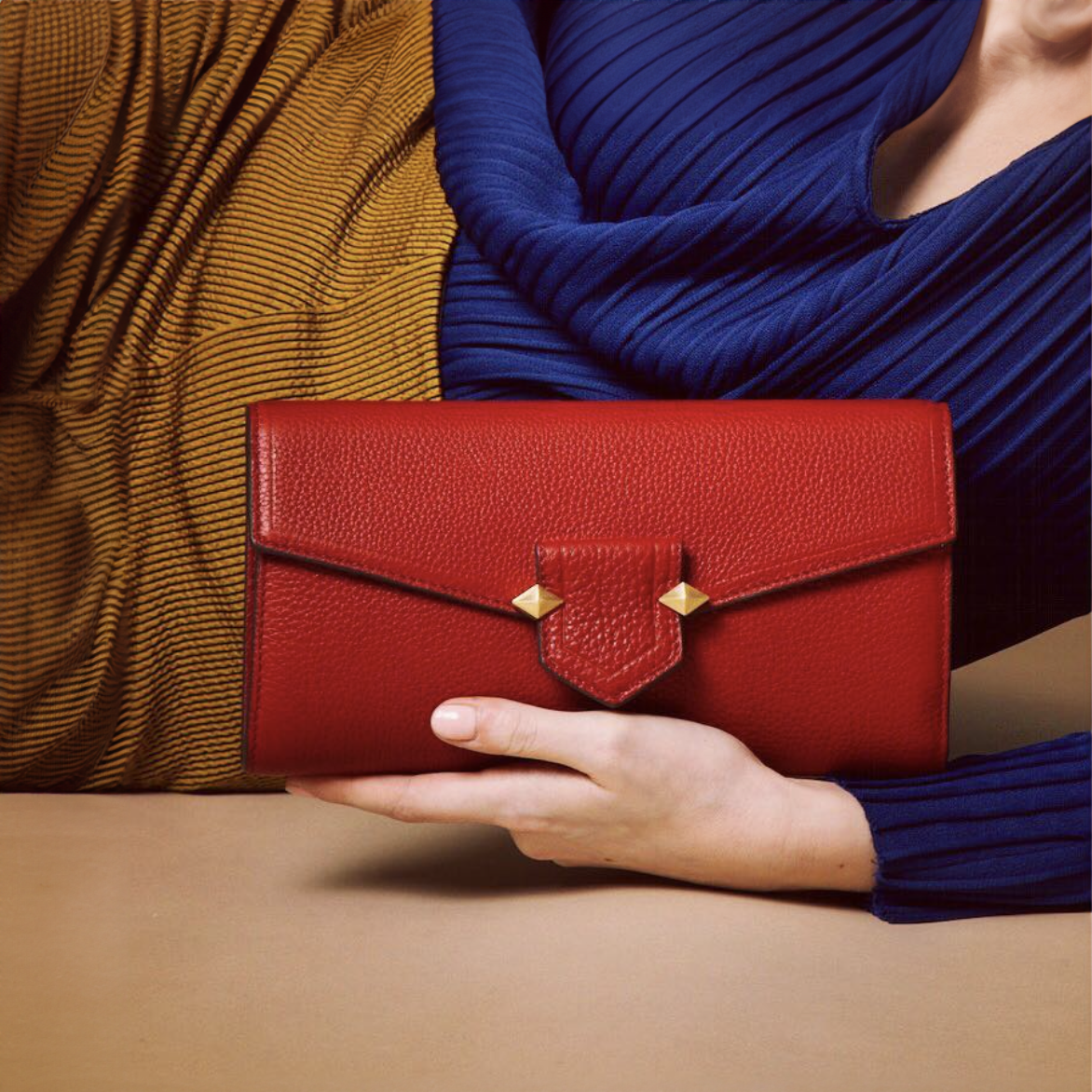 Sevre_Clutch_Wearing_Red1_SQ.png__PID:9d5e4721-d1a2-450d-9525-11f489f40b57