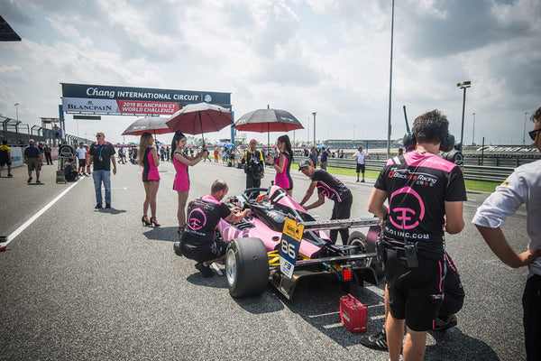 The pink Oloi F3 car is prepared on the starting grid at Chang International Circuit