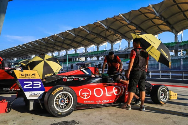 BlackArts Racing crew attends to the red Oloi F3 car between races 