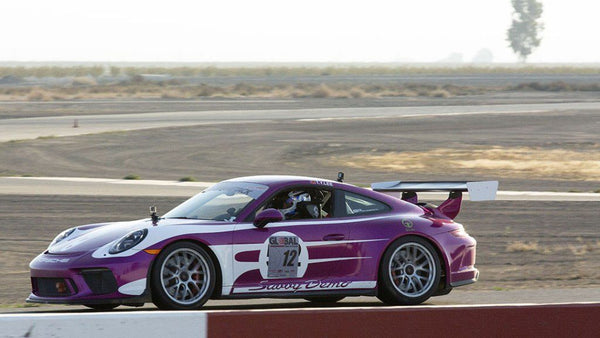 Oloi's 2018 Porsche 911 GT3 rounds a turn at Buttonwillow Raceway