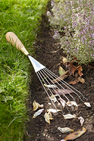 SOPHIE-CONRAN-HAND-RAKE-BURGON-AND-BALL