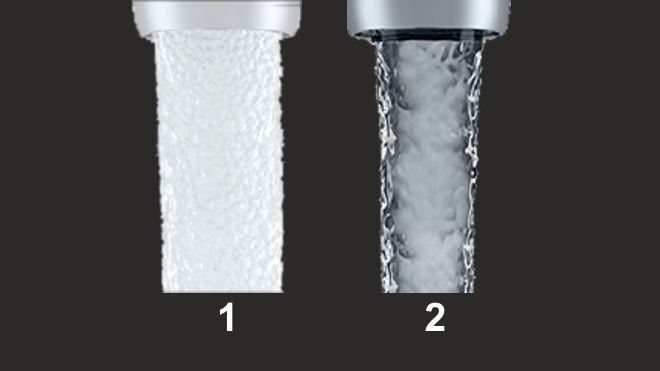 Links Standardstrahl, luftdurchmischt, rechts: transparenter laminarstrahl