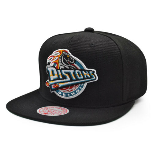 Detroit Pistons Black Men’s Mitchell & Ness NBA Core Snapback Hat