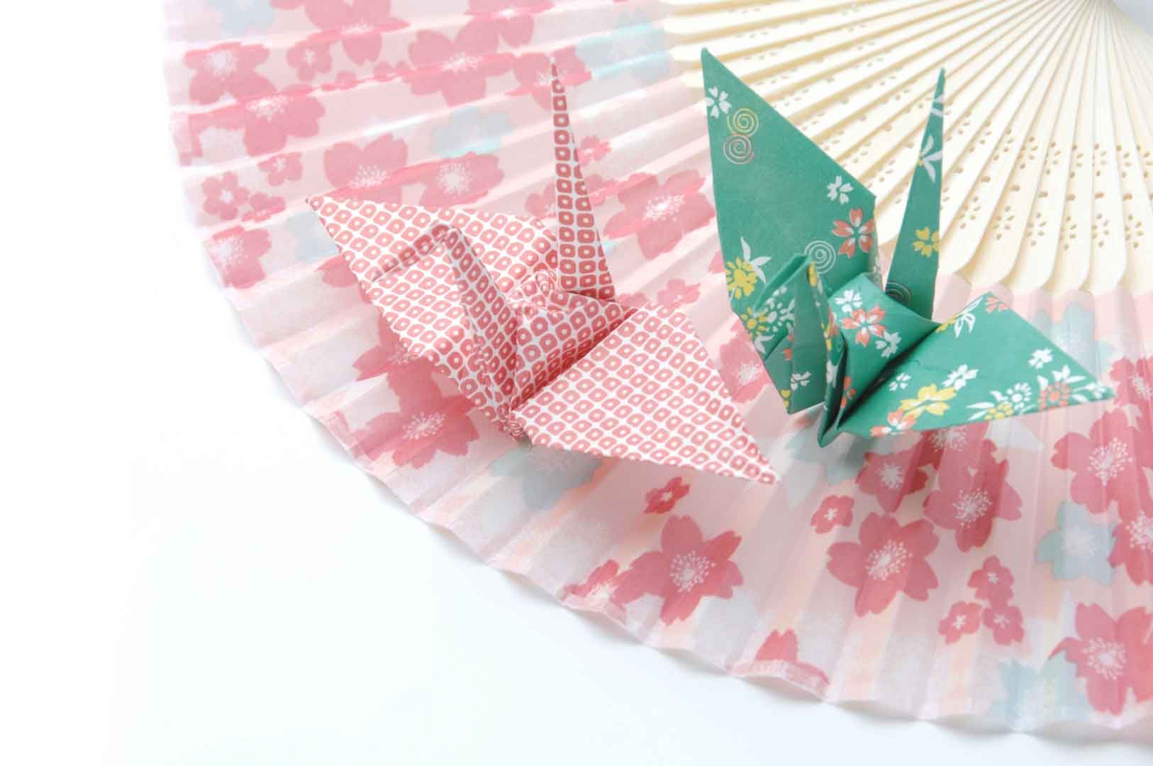 Origami crane. Famous Japanese art. Japanese paper. Murasaki Cosmetics. Japanese skincare shop Europe