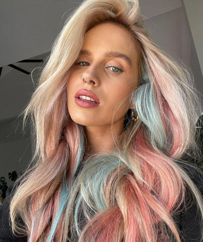 Gorgeous lady with soft pastel highlights: pink and blue