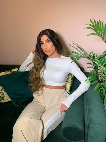 ombre brown synthetic hair wig being worn by pretty instagram influencer