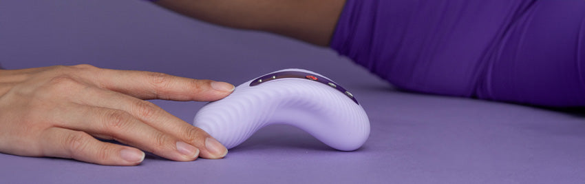 laya iii vibrator in purple