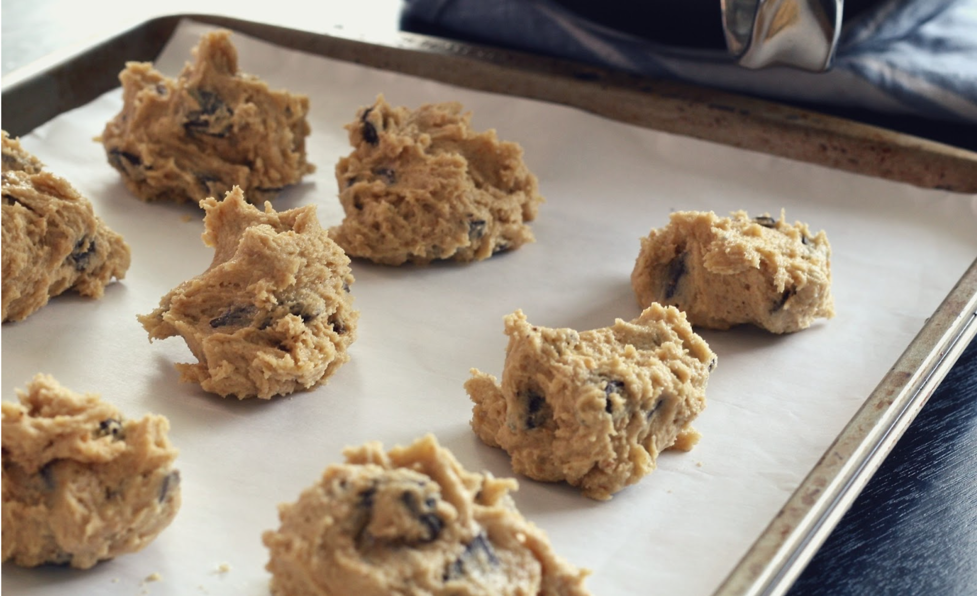 do you use parchment paper when baking cookies