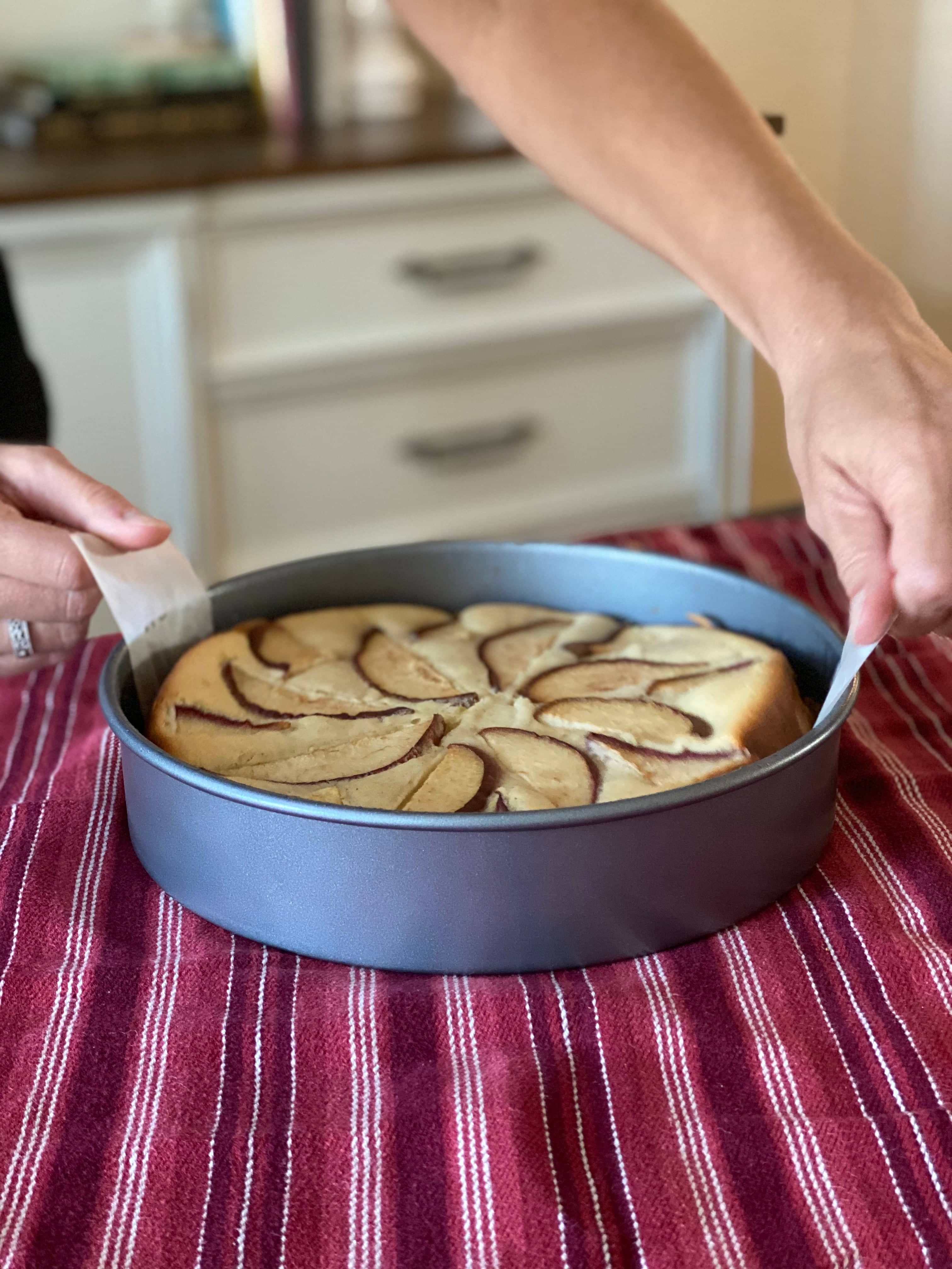 Juvale Parchment Paper Rounds - 100-Count 9 inch Parchment Rounds Round Parchment Paper for Baking Precut Unbleached Circle Cake Pan Liners with Easy