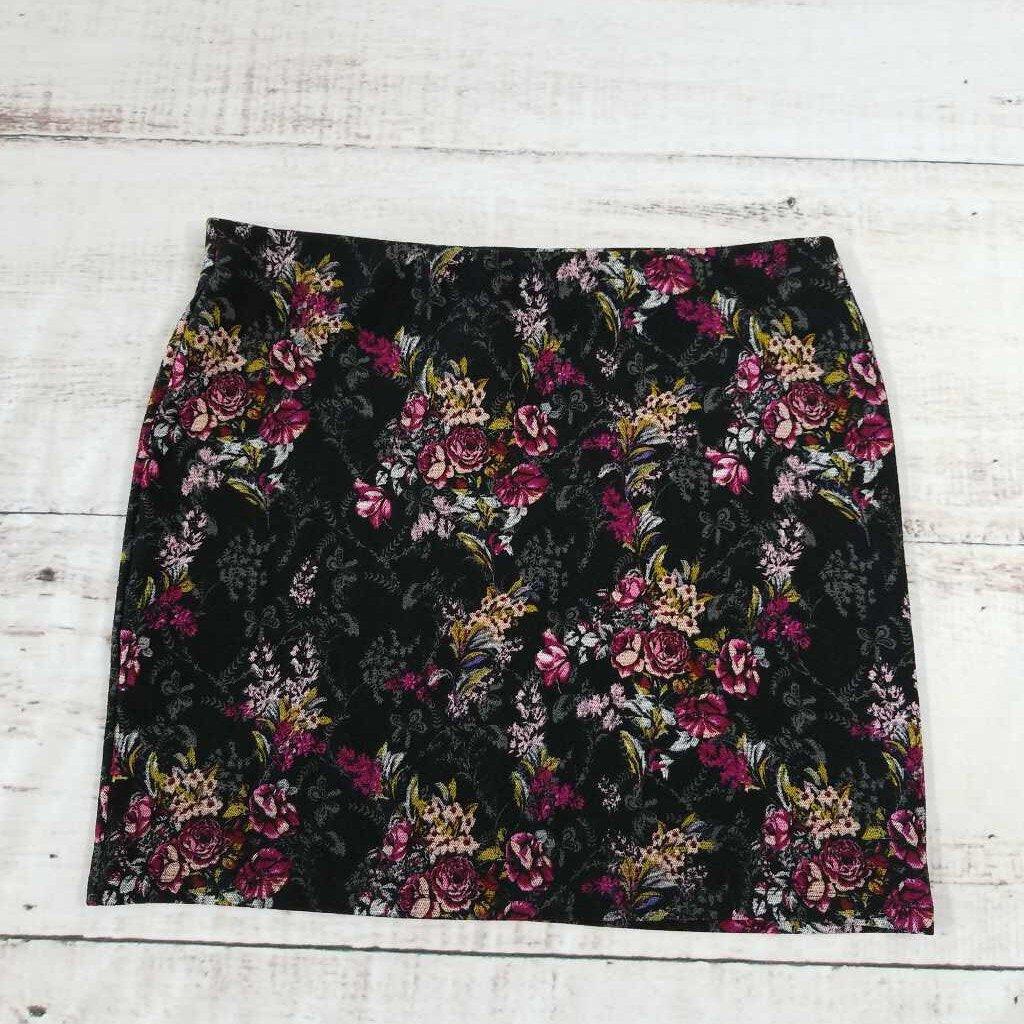 Yessica Skirt Large – Consignment Cat