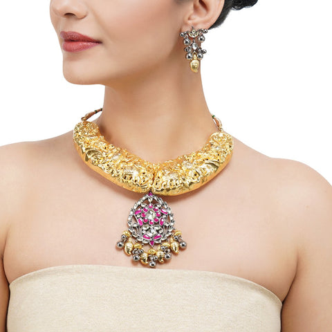 All that glitters: Shop Art Karat's 'Padmavati' collection on www.artkarat.com.  #artkarat #padmavat… | Indian jewelry earrings, Gold pendant jewelry,  Indian jewelry