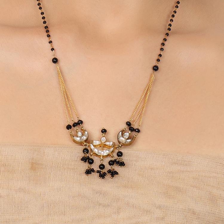 mangalsutra with kundan pendant