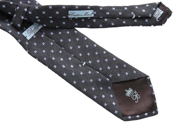 Battisti Tie: Charcoal grey with small lavender pattern, pure wool