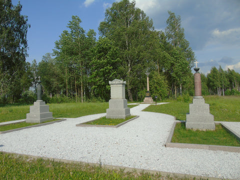 Russian officers' graves in front of Monument to 23rd Division