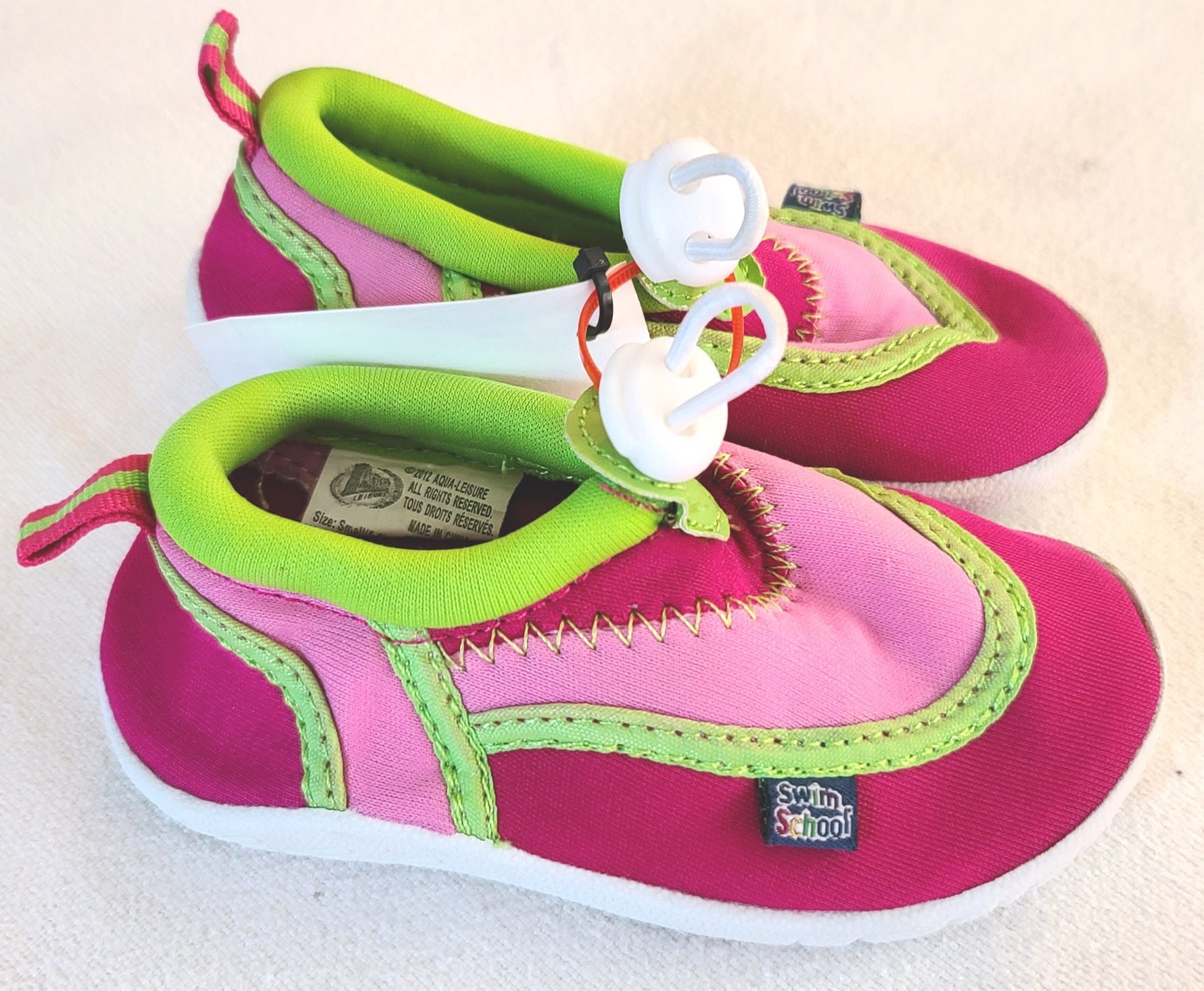 girls size 1 water shoes