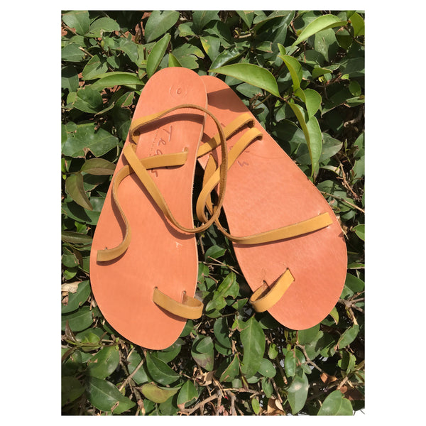SOLID SANDALS.
