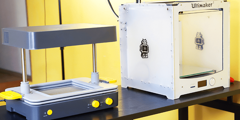 The Mayku FormBox with an Ultimaker 3D printer used for inspiring students