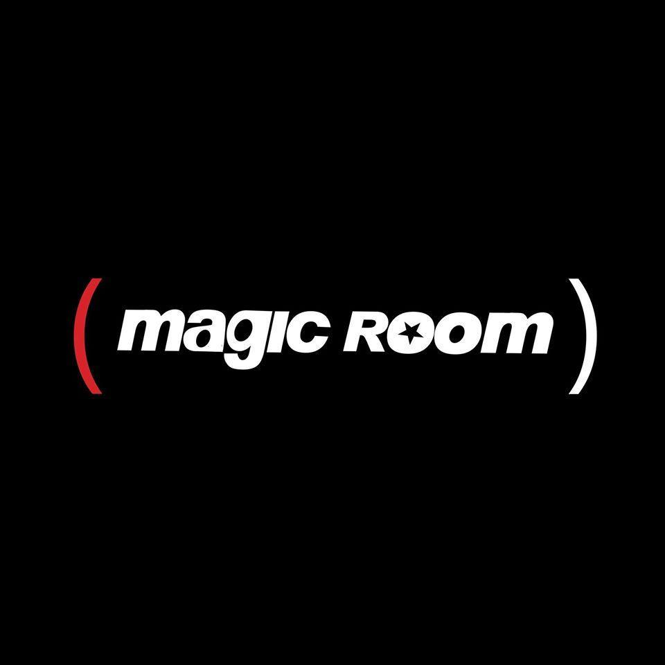 MAGIC ROOM Sneakers & Lifestyle