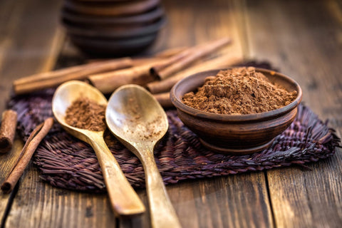 Cinnamon in bowl with spoons