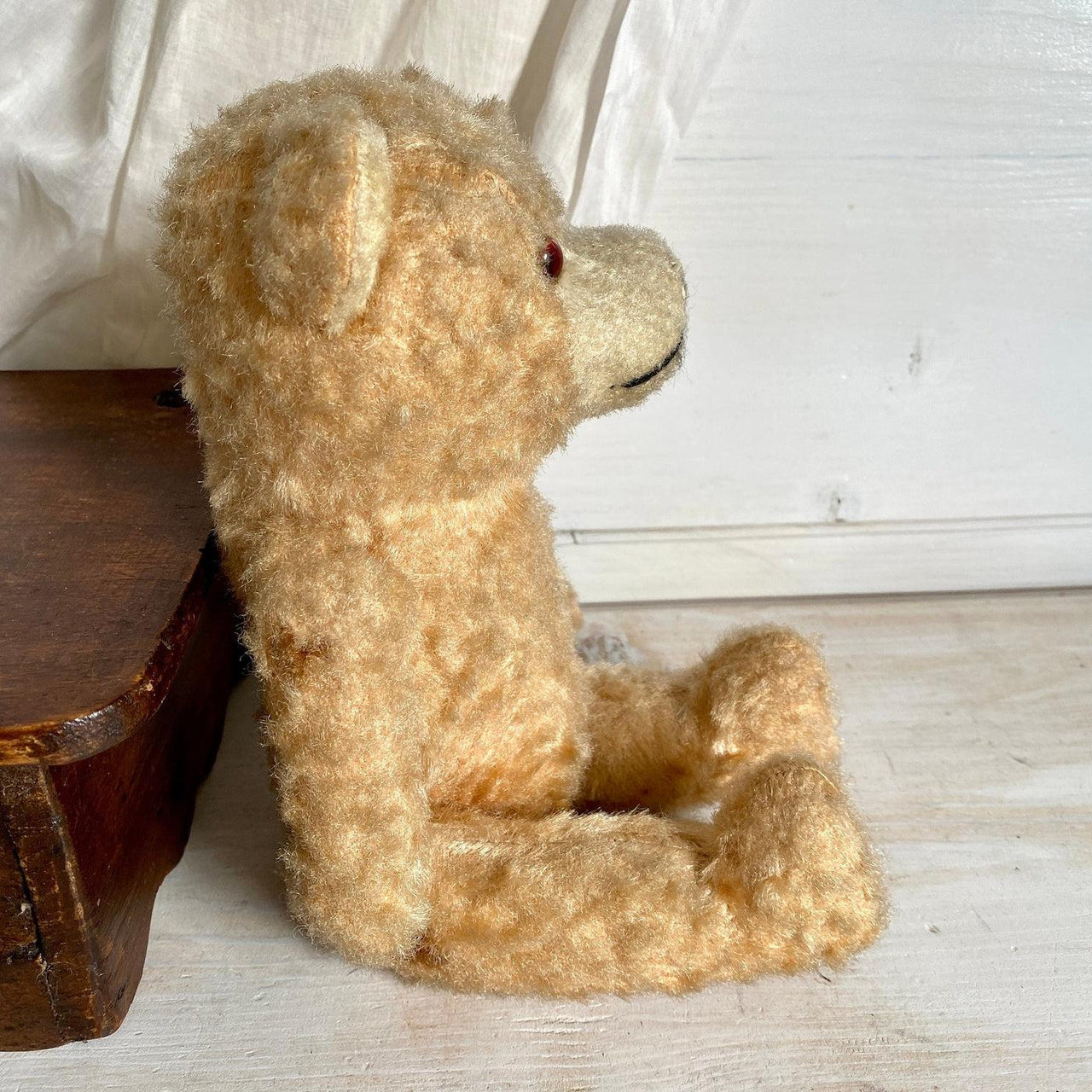 https://cdn.shopify.com/s/files/1/0381/0207/3482/products/vintage-Antique-jointed-teddy-bear-straw-filled-Germany-1940s-SweetAntik-2.jpg?v=1674991255&width=1280