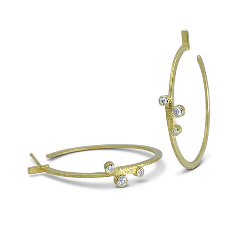 Ayesha Mayadas Stepped hoop in 18K yellow gold with diamonds