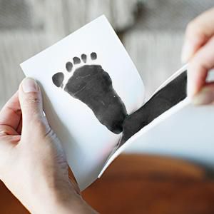 Navaris Kit para huellas de bebé - Set de marco de fotos con almohadilla de  tinta para huella del pie o mano de recién nacido - Cuadro de recuerdo :  .es: Bebé