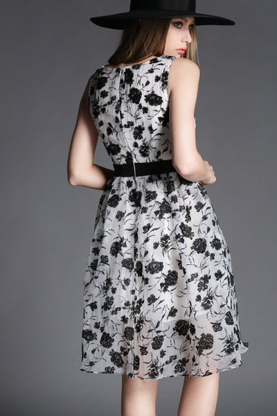 Floral Dress in Black and White – Lily & Co.